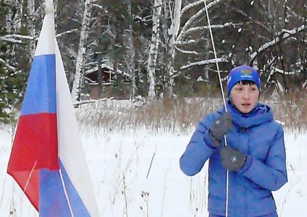 Флаг поднимает Мария Кужакова